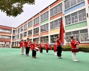 童心迎元旦，国旗下启新程